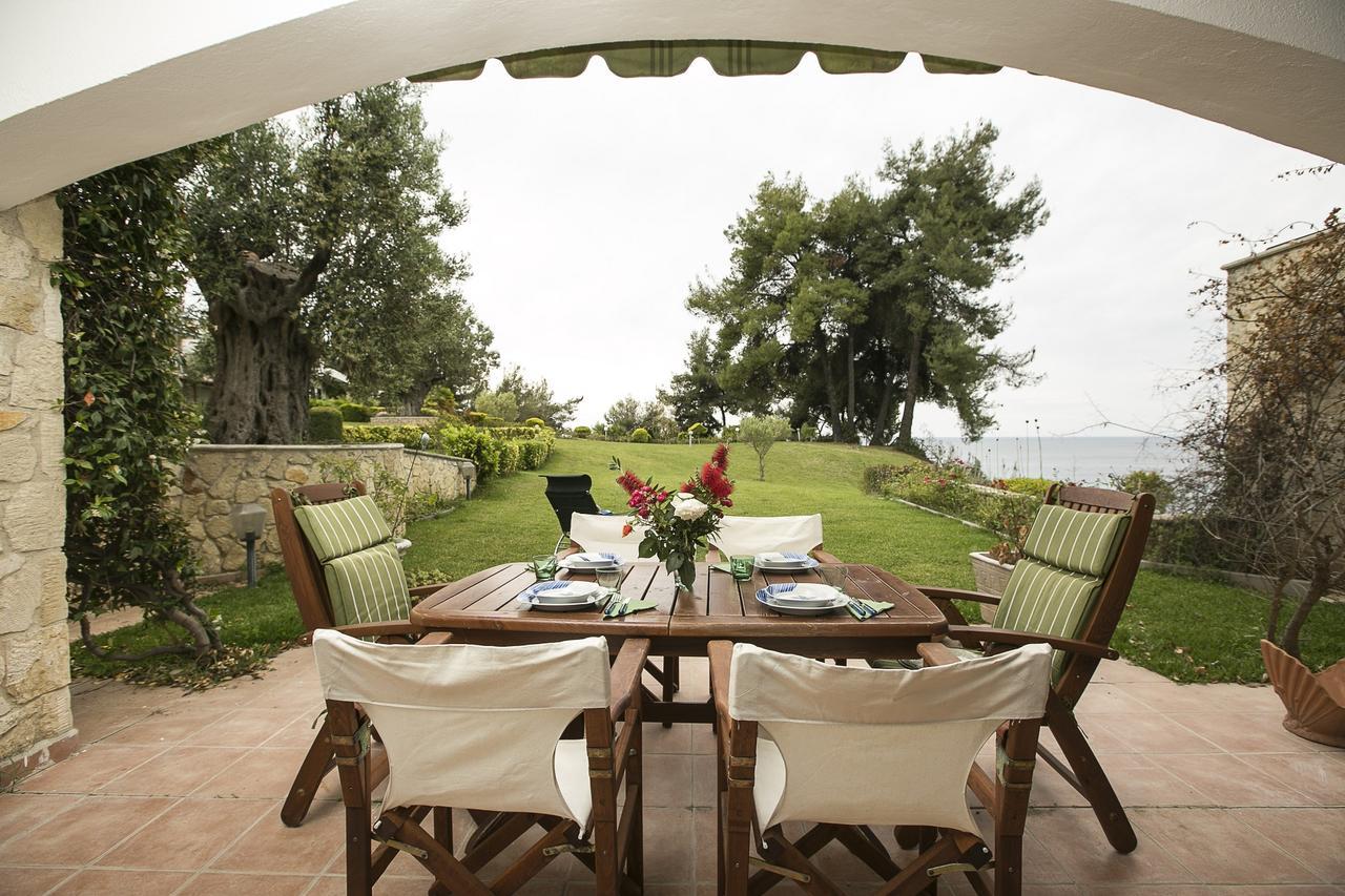 Blue Crab, Beachfront House In Kalandra #Feelslikehome Hanioti Eksteriør bilde